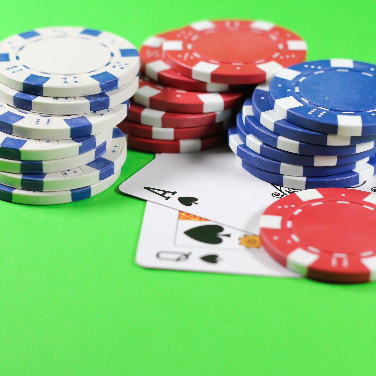 Antarmuka pilihan meja Grand Slam di macan123 menampilkan batas, dealer, dan statistik pemain